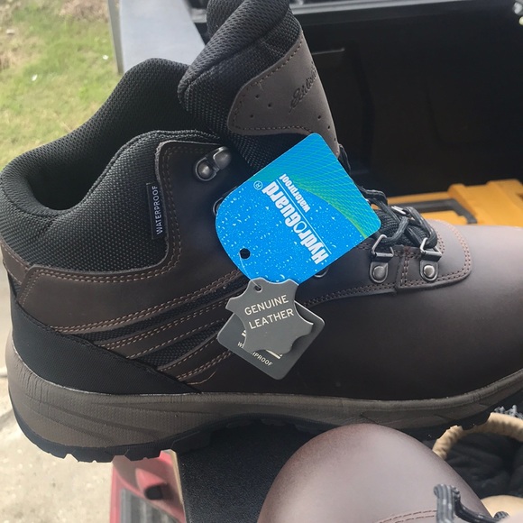 Men’s Hiking Boots - Picture 2 of 5